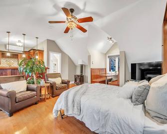 A private & stylish urban studio - Orangeville - Bedroom