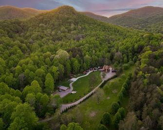 Weaverville Cabin on 50 Private Acres w/ 6 Cabins - Moravian Falls - Outdoors view