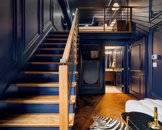 The Highliner Hotel - Gloucester - Сходи