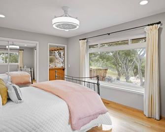 Deer Meadow 4BR 3Ba w Valley Views 30 Night Min - Carmel Valley - Habitación