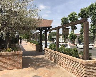 Los Galanes - Armilla - Vista del exterior