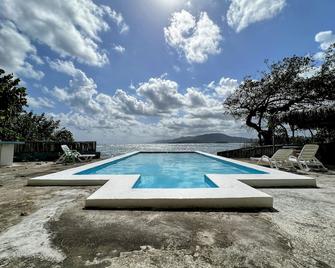 Blue Harbour - Noel Coward's Jamaica Seaside Cottages - Port Maria - Pool