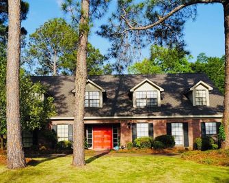 Grandmama's House with Pool - Montgomery - Bina