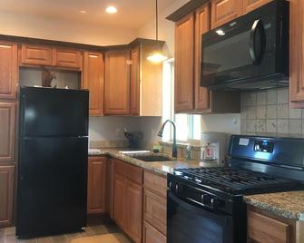Located At The Base Of Mesa Verde National Park! Mancos, Co - Mancos - Kitchen
