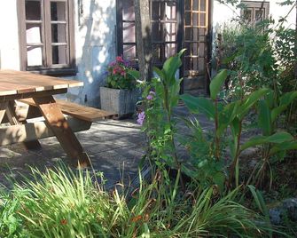 Peaceful Detached Cottage Studio French Countryside Private Garden Nature Lovers - Champagne-Mouton - Patio