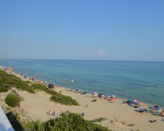 Hotel Caraibisiaco sul mare - San Pietro in Bevagna - Playa