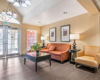 Extended Stay America Suites - Louisville - Alliant Avenue - Louisville - Living room