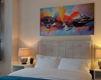 Family Friendly, Zone 2, 2 Beds, Overground - London - Bedroom