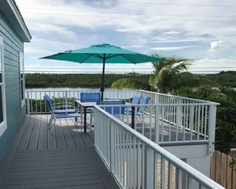 Dazzling Sunsets-80ft Wide Canal big Pine Key-60' Dock 5 Minutes to Channel - Big Pine Key - Balcone