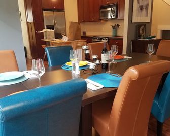 Comfortable Luxury In Downtown Area Hood River 3-Bedroom 2.5 Bath Townhome - Hood River - Comedor