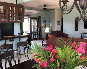 Royale Manor - Corozal - Sala de estar