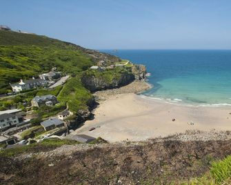 Cedar House - St Agnes - Strand