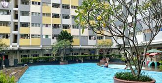Sentra Timur Residence - Jakarta - Pool