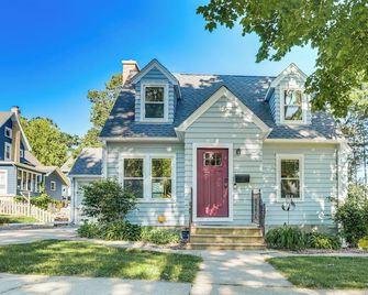 Charming Lake Mills Home Near Rock Lake & Beach - Lake Mills - Building