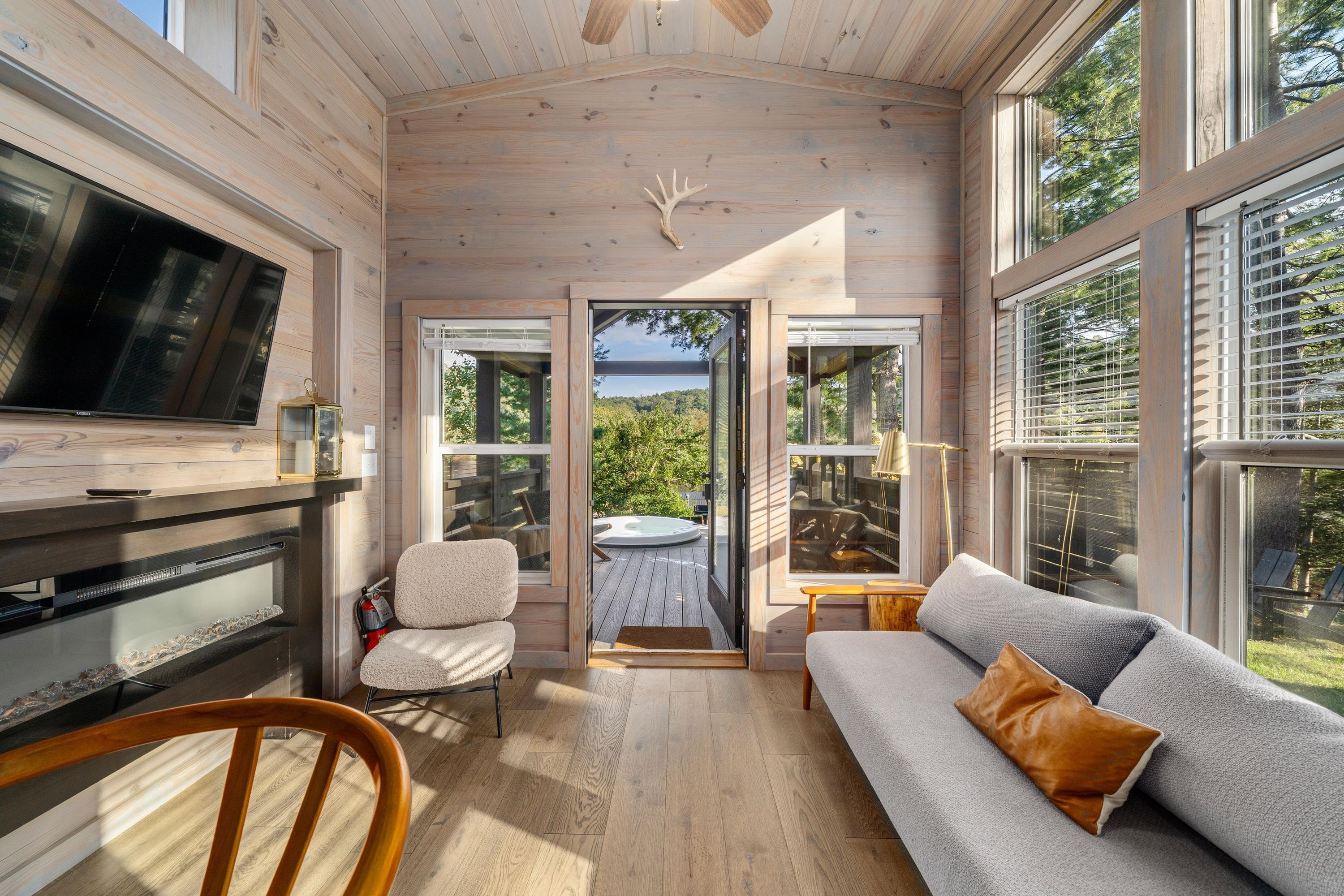 Asheville River Cabins - Arden - Спальня