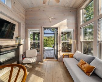 Asheville River Cabins - Arden - Bedroom