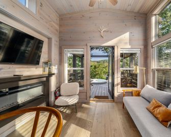 Asheville River Cabins - Arden - Спальня
