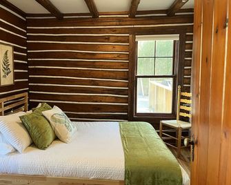 Sister Bay Log Cabin - Recent Remodel! - Sister Bay - Habitación
