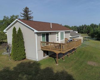 Petoskey's 'Peeks of the Bay' - Petoskey - Building