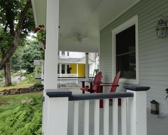 Victorian Home in Bennington, Vermont - Bennington - Patio