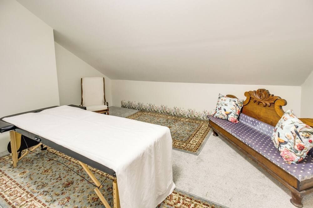 Historic Grandeur Meets Modern Convenience - Pulaski