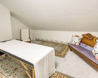 Historic Grandeur Meets Modern Convenience - Pulaski