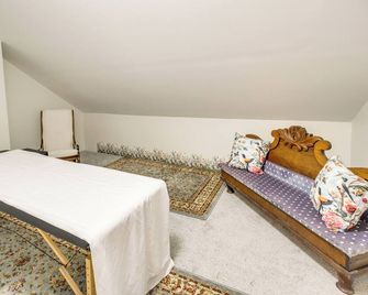 Historic Grandeur Meets Modern Convenience - Pulaski
