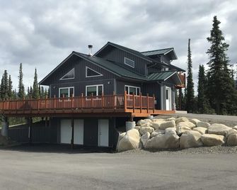 Gorgeous Lakeside Chalet - Cantwell - Building