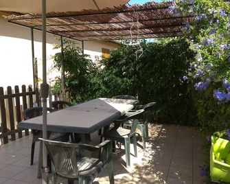 Breathtaking views over the valley, quiet, air-conditioned. Villa apartment 6 p - Breil-sur-Roya - Patio
