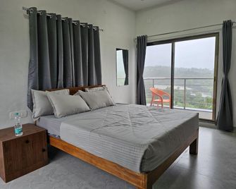 Hotel Randha And Lodging - Bhandardara - Bedroom