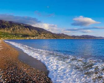 CitySea Fusion, Elegant Gem Minutes from the Beach - Kalamata - Beach