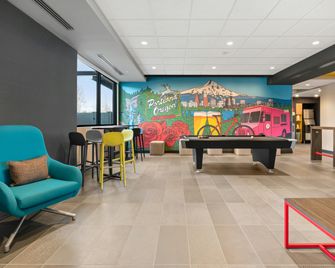 Tru by Hilton Portland Airport - Portland - Lobby