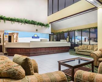 Days Inn by Wyndham Indianapolis Northeast - Indianapolis - Lobby