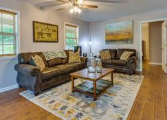 Searcy Vacation Rental with Deck and Water Views! - Searcy - Living room