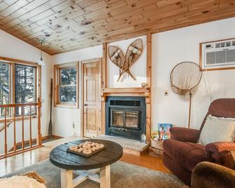 Cabin on the Loop-Upper - Three Lakes - Living room