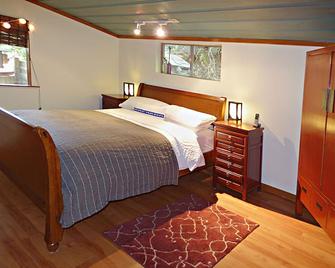~fall Sale~upscale Getaway@~private Beach~kayaks~spa,sauna,basics,3-5 Nights Min - Forestville - Bedroom