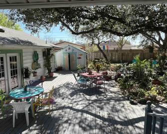 Cottage by the Bay - Corpus Christi - Innenhof