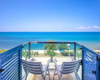 Hotel Tourist - צ'פאלו - מרפסת