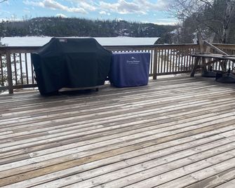 Saganaga Lodge - Maple Hill - Balkon