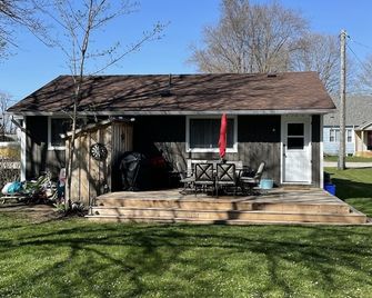 Cozy, relaxing get away close to trails, beach, shopping and restaurants - Port Elgin - Patio