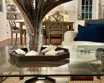 Lower Dunmore House Historic Sweet and Cozy Bahamian Style Cottage! - Dunmore Town