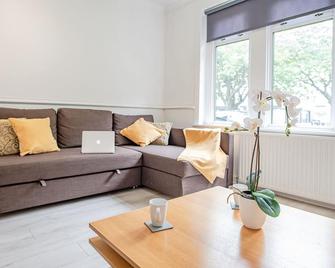 Stirling Mercury Apartment - Scotland Holiday Let - Stirling - Olohuone