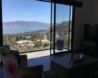 Unique Brand New House In Raquet Club - San Juan Cosalá - Sala de estar
