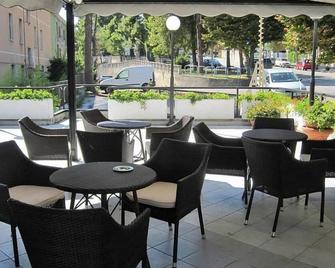 Hotel Du Parc - Atri - Patio