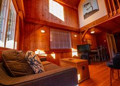 The Cabins at Terrace Beach - Ucluelet - Wohnzimmer