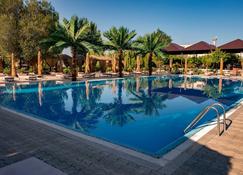 Cross Apartments and Tours - Eriwan - Pool