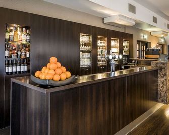Peaceful Stay! Onsite Dining, Free Parking! Close to Vrijheidsmuseum! - Berg En Dal - Бар
