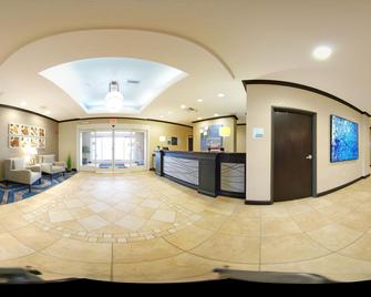 Holiday Inn Express & Suites Farmington By IHG - Farmington - Lobby