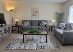 Castro Place in Downtown San Leandro - San Leandro - Living room