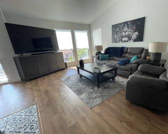 Amazing Lakeview in Resort Lifestyle Community - Rockwall - Huiskamer